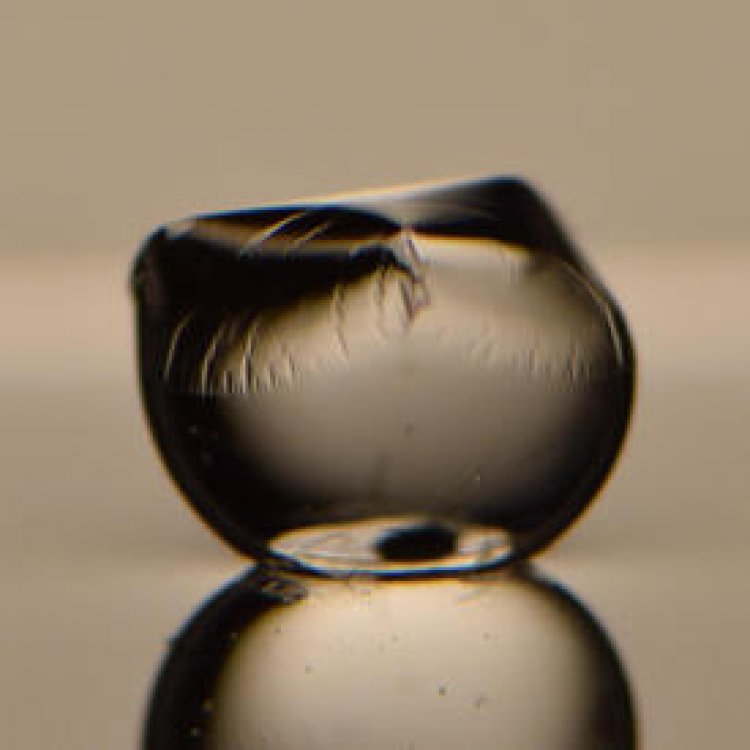 Polymers: Self-folding sheets wrap up droplets